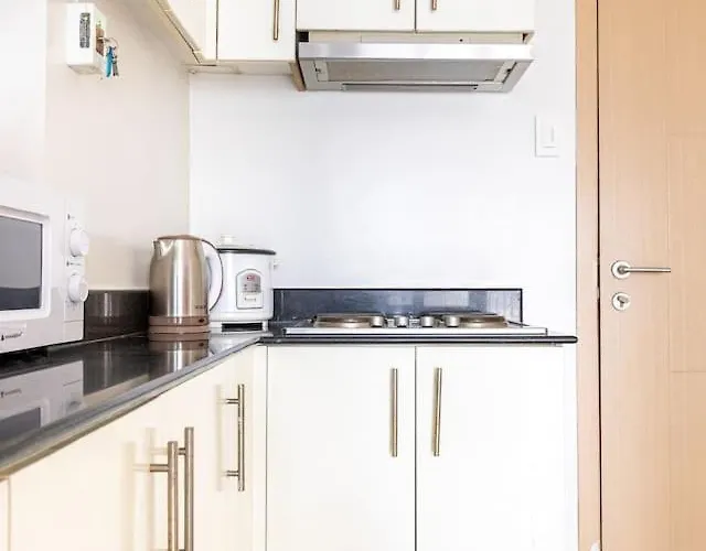 2br At Moa - 9th Floor -sleeps 5 -sea Residences Manila